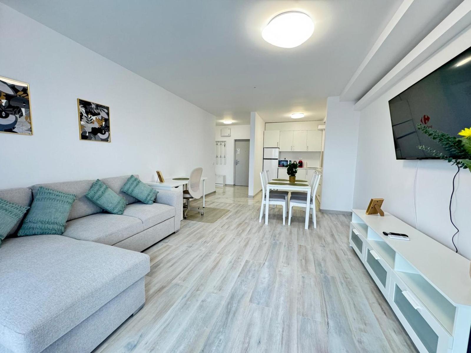 Luxury Apartments Avanera With 1&2 Bedroom With Parking Suceava Exterior foto