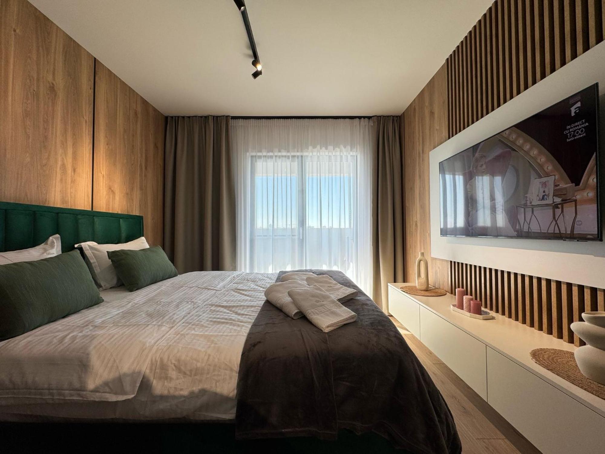 Luxury Apartments Avanera With 1&2 Bedroom With Parking Suceava Exterior foto